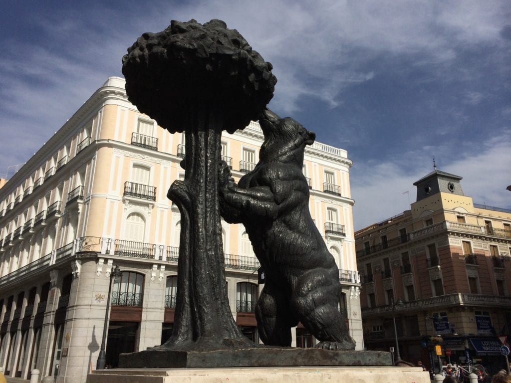 Estatua Oso y Madroño