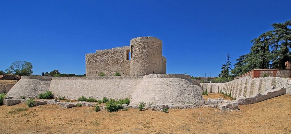 Castillo de La AlamedaFotografía_Luis García en Wikimedia Commons